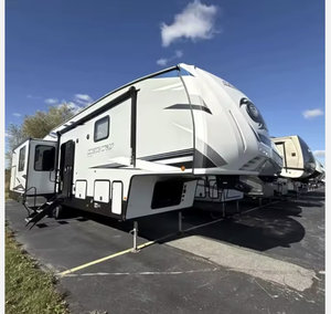 Caravane RV d'occasion 2021 F-o-r-e-s-t R-i-v-e-r A-r-c-t-i-c W-o-l-f 3550S-U-I-T-E 4x4 pour voyages - Product Image 3