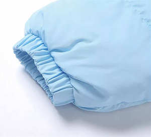 Veste en jean noire classique avec boutons sur le devant et poches sur la poitrine, vêtement décontracté pour hommes et femmes, look streetwear élégant - Product Image 2