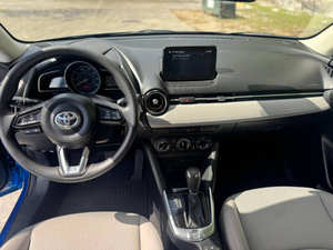 Voiture d'occasion de qualité et abordable, Toyota Yaris Hatchback 2020, conduite à gauche - Product Image 4