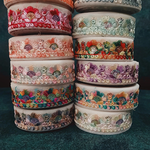 Vibrant 3D Floral brodé dentelle garniture conception complexe écologique coloré Tulle tissu pour robes de mariée décor à la maison chaussures - Product Image 1