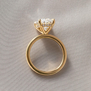 Bague solitaire Moissanite ovale allongée de 8x12 MM fabriquée à la main avec halo caché et bande demi-arrondie classique cadeau de mariée pour elle - Product Image 2