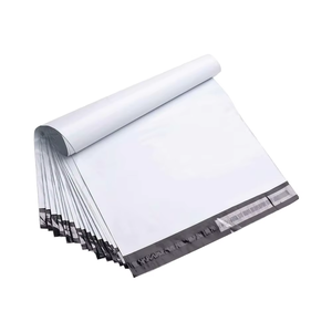 Alto espesor 23*12mm Poly Mailer interior negro exterior blanco Express <span class=keywords><strong>Courie</strong></span> sello adhesivo impermeable zapatos bolsa de embalaje de ropa - Product Image 3