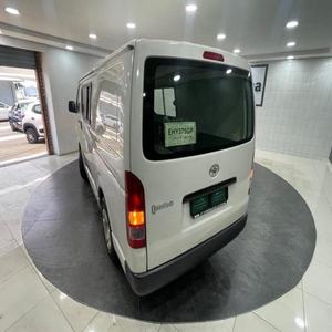 Furgoneta Usada Quantum 2.5D-4D 2019, Manual, Tracción Delantera, Asientos de Cuero, Luces LED, Neumáticos Blancos R21, Volante a la Derecha, Cámara Trasera, 15 Plazas - Product Image 2