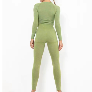 Conjunto de Top y Pantalones Cortos de Yoga para Mujer, 2 Piezas, Transpirable, de Secado Rápido, Sin Costuras, con Logotipo Personalizado, Servicio OEM - Product Image 3