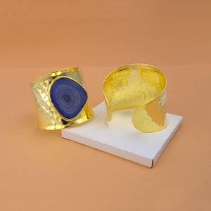 Bracelet ethnique en laiton plaqué or rose fait à la main, grand bracelet bohème pour femmes, vente en gros de bijoux - Product Image 4