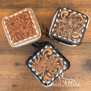 Mini joyero de viaje encantador de cuero hecho a mano personalizado para collar, pendientes, anillos, joyero cuadrado, organizador con cremallera - Product Image 1