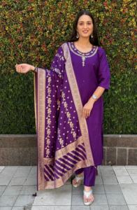 Dernière tenue de créateur, excellente qualité, pantalon Kurti en soie romaine de qualité supérieure et Dupatta avec travail à la main, fabricant de mode pour femme - Product Image 6