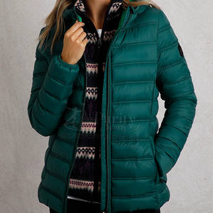 Prix de gros Veste d'hiver rembourrée en coton pour femmes Veste matelassée en coton pour femmes, légère et de qualité supérieure, fabriquée sur mesure - Product Image 3