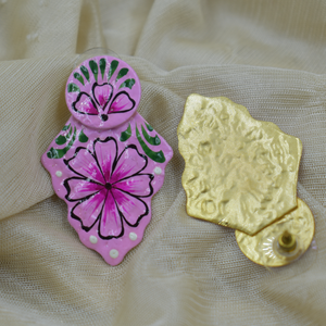 Dernière mode peinture à la main design occidental finition mate dorée meenakari fête cerceau en laiton boucle d'oreille pour filles et femmes - Product Image 4