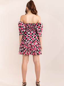 เดรสชิ้นเดียวสำหรับผู้หญิงชุดเดรสสั้นเปิดไหล่พิมพ์ลายหมากรุกสีชมพู2024ออกแบบได้ตามต้องการ - Product Image 4