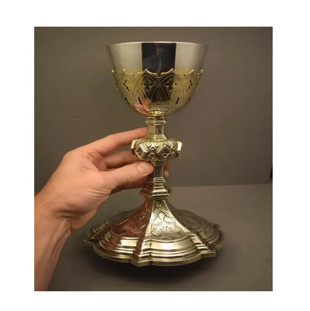 מראה מלוטש האחרון Ciborium גביע עם Paten גבוהה הניצוץ OEM מותאם אישית הנוצרי סטנדרטי יין כוסות יוקרה גביע