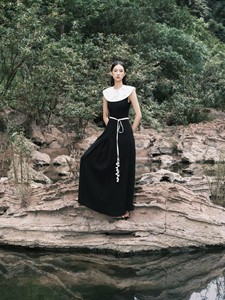 ราคาดี RORY MIDI ชุดเดรสแขนกุดรอบคอหรูหราชุดยาว A-Line สําหรับผู้หญิงโพลีเอสเตอร์ 100% สีขาวมดเวียดนาม - Product Image 3