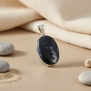 Collier pendentif en argent 925 avec agate noire pour femmes - élégant et chic - Product Image 2