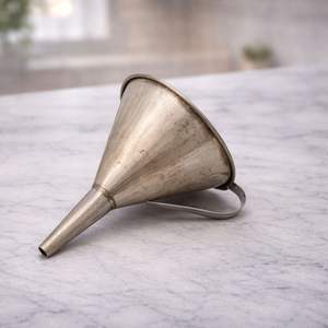 Juego de Embudos de Acero Inoxidable con Mango Largo para una Transferencia de Líquidos Precisa y sin Derrames, Diseño Duradero para Cocina, Bar y Uso Doméstico - Product Image 5