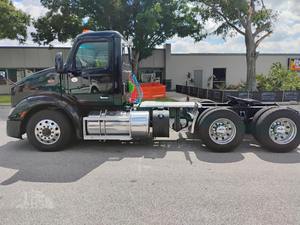 7G2CEHED4RA012203 Pick-up électrique d'occasion 2024, 4x4, double cabine, 600 ch, batterie lithium-ion 123 kWh, intérieur cuir foncé, toit panoramique - Product Image 2