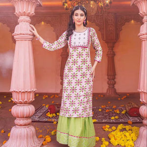 El último vestido estampado Heavy Rayon Bandhej con bordado Gotta Pati y colección de trajes de trabajo de encaje - Product Image 1