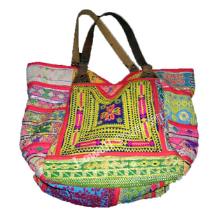 Sac en coton ethnique indien traditionnel de grande capacité avec des fils brillants de travail de miroir pour des rassemblements culturels de fêtes de mariage - Product Image 1