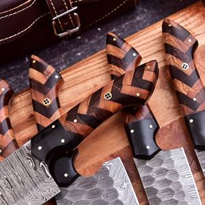 Ensemble de couteaux de chef sur mesure de qualité supérieure, manche en bois avec lame gravée en acier Damas, matériau solide, faible MOQ - Product Image 3