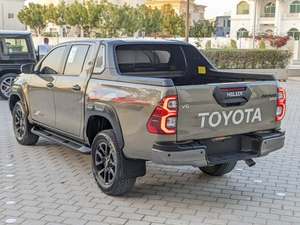 รถกระบะมือสอง ปี 2020 รุ่น Hilux Adventure Double Cab เครื่องยนต์เบนซิน 3.0 ลิตร V6 เกียร์อัตโนมัติ 4 ประตู พวงมาลัยซ้าย พร้อมแร็คหลังคาอลูมิเนียมอัลลอยด์ ผ้าคลุม R17 - Product Image 5