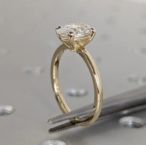 Anillo de compromiso ovalado de diamante de laboratorio Oval Lab Diamond y anillo de bodas solitario Anillo de diamante de laboratorio de oro amarillo - Product Image 3