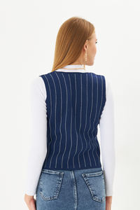 Gilet tricoté rayé à col en V décontracté pour femmes avec tissu d'usure extérieur à boutons - Product Image 6