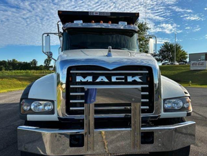 Camión Volquete Usado Económico 2021 2022 Granite 64FR de Tres Ejes MP8 455HP Automático - Product Image 5