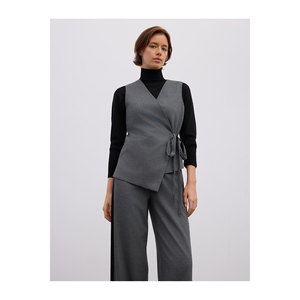 Chaleco sin mangas con cinturón de diseño único para mujer, chaleco asimétrico de mezcla de viscosa con lazo ajustable. - Product Image 3