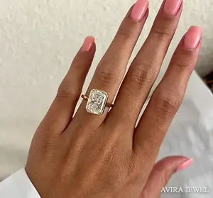 Anillo de Compromiso Clásico de Moissanita, Corte Esmeralda de 1 Quilate, Claridad VVS1/VVS2/VS1, Sin Níquel, Sin Plomo, Oro Sólido Blanco/Amarillo/Rosa - Product Image 4