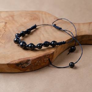 Pulsera de macramé Shambhala de Shungita Camilla con 8 cuentas redondas pulidas de 0.32 pulgadas (8 mm) y 3 cuentas redondas pulidas de 0.39 pulgadas. - Product Image 1