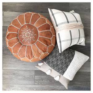 POUF marocain Original en cuir avec couture blanche - Product Image 1