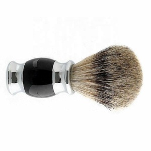 Brocha de Afeitar de Pelo de Tejón Premium al por Mayor con Logotipo Personalizado, Punta Plateada, Color Negro Madera, Hoja de Acero Inoxidable, Mango de Madera - Product Image 3