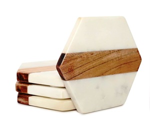 Sous-verres en marbre blanc et en bois Ensemble de 4 sous-verres en bois naturel et mangue en marbre fabriqués en Inde - Product Image 1