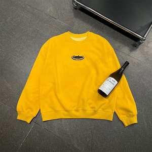 Pull à capuche jaune unisexe, style d'hiver, tricoté, brodé sur le devant, pour le printemps, durable - Product Image 1