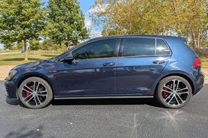 Volkswagen GTI Sport 2017 Usado, Sin Reserva, 1 Dueño, Transmisión Manual de 6 Velocidades, Paquete de Rendimiento, Interior Clark Plaid - Product Image 3