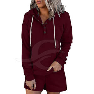 Conjunto de Sudadera con Capucha y Pantalones Cortos para Mujer al Mejor Precio, Logotipo y Color Personalizados, 100% Algodón, Ligero y Transpirable - Product Image 1