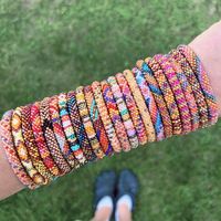 Nouveau design dernière vente bijoux tendance de qualité supérieure bracelets pour femmes en perles de verre personnalisées faites à la main