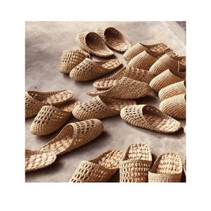 Nouvelle vente-pantoufles de jonc de mer écologique fabriqué au Vietnam de haute qualité et prix bon marché pantoufle de jacinthe d'eau - Product Image 3