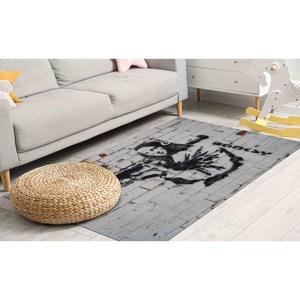 Tapis Banksy Femme : Style Art Urbain, Tapis d'appoint Antidérapant, Tapis Fin Non-tissé - Product Image 2