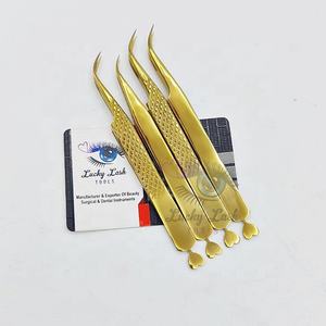 Pince à épiler d'extension de cils en or plasma avec étiquette personnalisée pince à épiler en acier inoxydable à 45 degrés avec queue de cœur à prise lisse en diamant grande quantité - Product Image 1