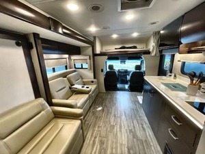 Rene-gade RV VIENNA 25VRMC 2023 de Alto Rendimiento, Seminuevo, Disponible para la Venta - Product Image 4