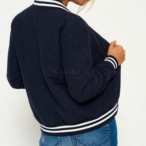 Chaqueta universitaria de ajuste personalizado para mujer con tela ligera Chaqueta universitaria de bloque de color de moda para mujer con frente a presión - Product Image 4