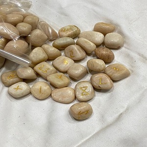 Juego de Runas de piedra lunar de melocotón más vendidos, piedra preciosa de ágata de cristal Natural, estilo de grabado Reiki tallado para artesanías de piedra semipreciosa - Product Image 1