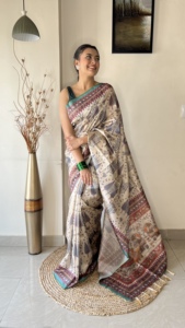 SAREE DE SEDA SUAVE CON NUEVO DISEÑO CONCEPTUAL EN Y ESTAMPADO DE FUSION KALAMKARI EN 4 COLORES DIFERENTES CON BORLAS ADJUNTAS Y - Product Image 4