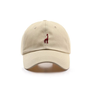 Gorra de béisbol de algodón de 5 paneles personalizada para hombres y mujeres patrón de lazos bordados estilo étnico para escena de negocios callejeros - Product Image 5