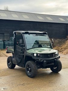 Véhicule utilitaire John Deere RTV 4x4 certifié EPA EEC, moteur 4 temps avec blocage de différentiel, en stock pour les travaux et les aventures en plein air - Product Image 5