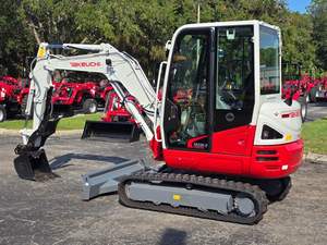 ENVÍO GRATUITO, Miniexcavadora TAKEUCHI TB235-2, Motor Diésel de 24.4 HP, Cabina Cerrada, Aprobado por EPA y CE, Sistema Hidráulico Auxiliar, 2 Velocidades, PLC - Product Image 2