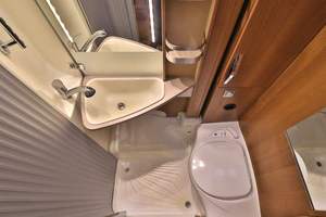 Autocaravana de Lujo Knaus Van TI 550MD 2020 Usada, 4-6 Pasajeros, Emisión Euro 6/Euro 4, Carga Útil de 11000 kg, Casa Rodante para Acampar - Product Image 4