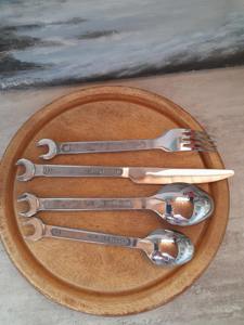 Ensemble de couverts de style mécanique avec tête finie argentée et poignée design pour la salle à manger, le mariage et la cuisine à domicile - Product Image 2