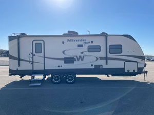 Winnebago M-i-n-n-i-e P-l-u-s 26R-B-S-S Usado del 2019 - Product Image 3