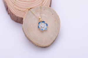 Collar con Colgante de Flor Azul, Tono Oro Amarillo/Rosa/Blanco de 18K, Pétalo Esmaltado, Dije Central con Circonita Cultivada en Laboratorio, Joyería - Product Image 4